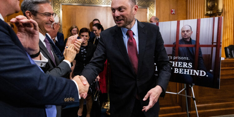 Released Russian dissident Kara-Murza visits US Congress