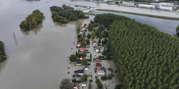 More areas of central Europe race against time as floods approach