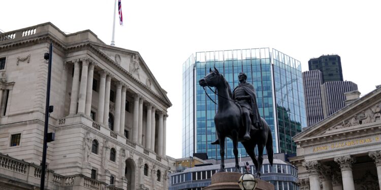 Cautious Bank of England hold rates, extends bond reduction plan