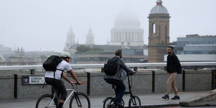 More UK employers plan reduced pay increases for 2025, IDR survey shows