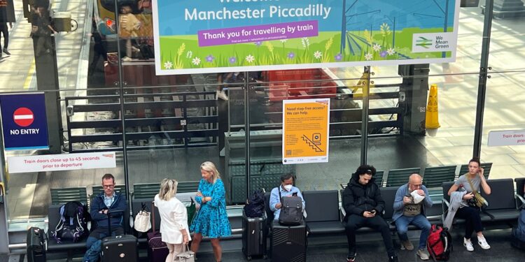 Manchester and Liverpool mayors push new railway, pressuring government