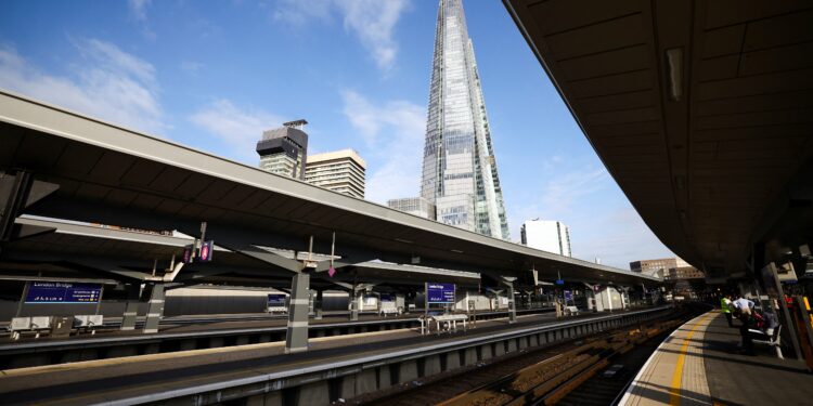 UK police investigating Islamophobic hack of Wi-Fi at train stations