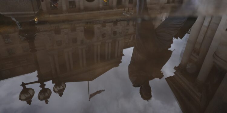 UK economy grew by slower-than-thought 0.5% in Q2