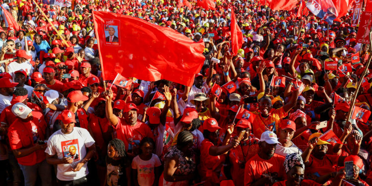Mozambique votes in tense election likely to see ruling party win