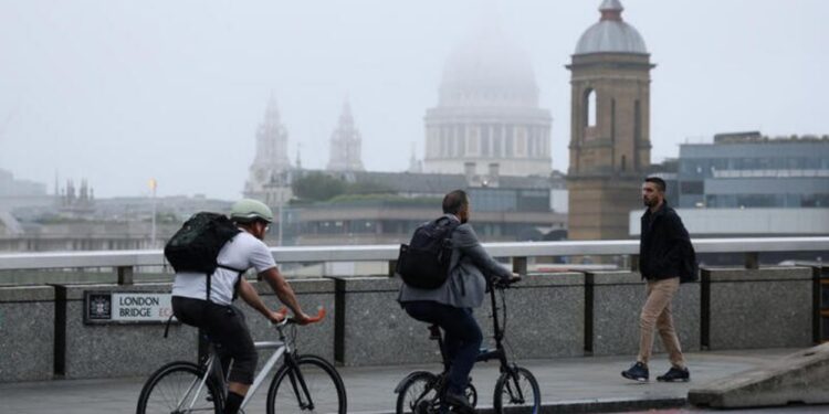 UK pay grows by least in two years as BoE mulls next rate cut