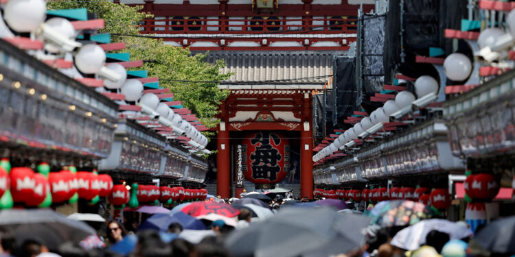 Japan visitors spent $39 billion through September, breaking annual record
