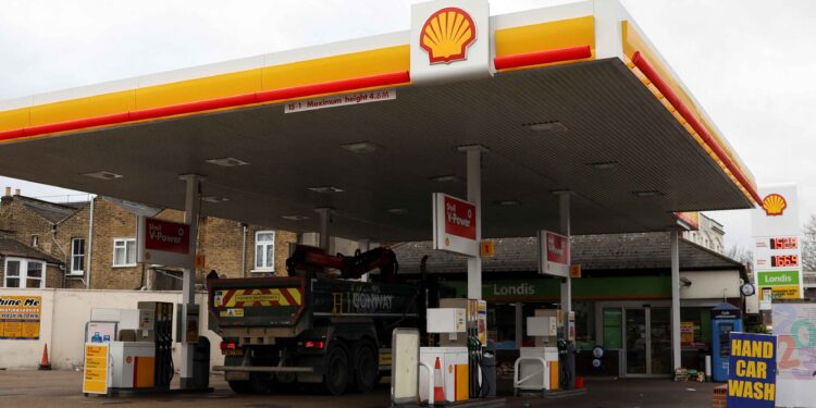 Shell’s $6 billion profit smashes forecasts as LNG offsets weak refining