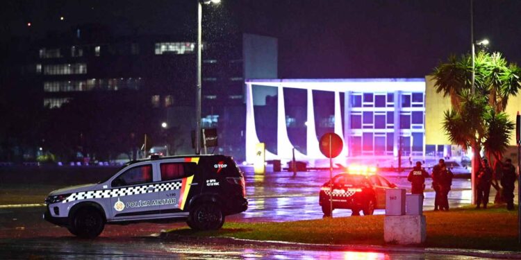 Brazil’s top court evacuates after two nearby explosions, man dead