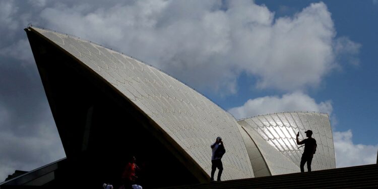 Australia proposes ban on social media for those under 16