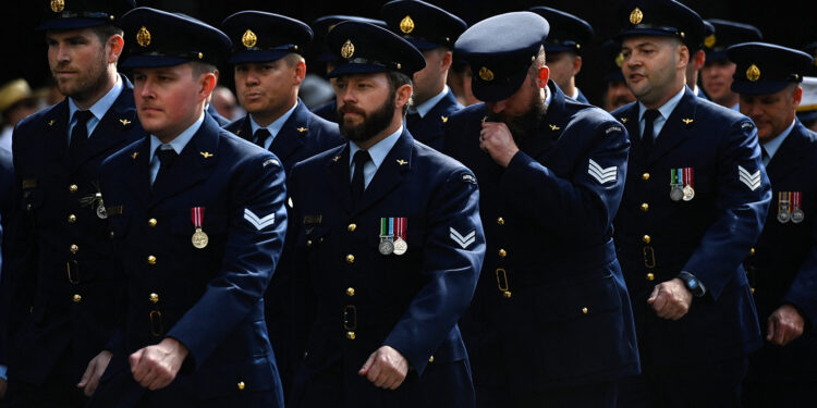 Australia offers troops more cash bonuses to address defence shortfall