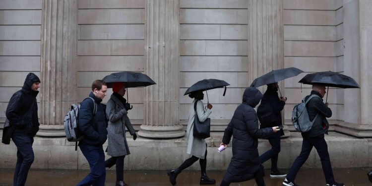 UK starting pay cools again, survey shows