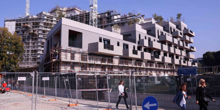 How a construction boom in Italy’s financial capital stalled