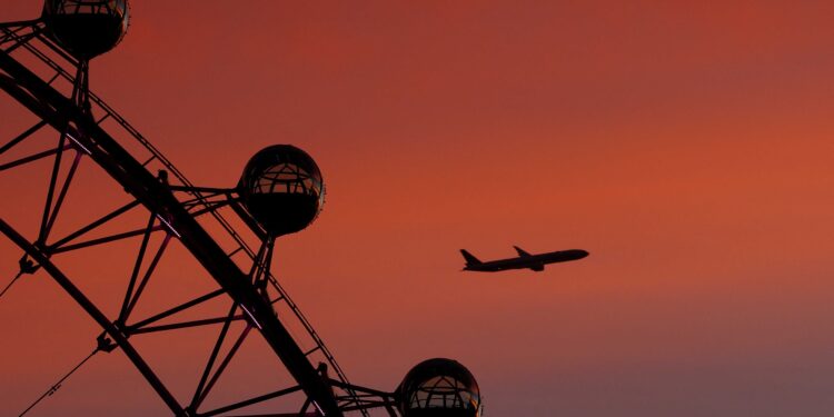 UK air traffic control needs to learn lessons of 2023 meltdown, report says