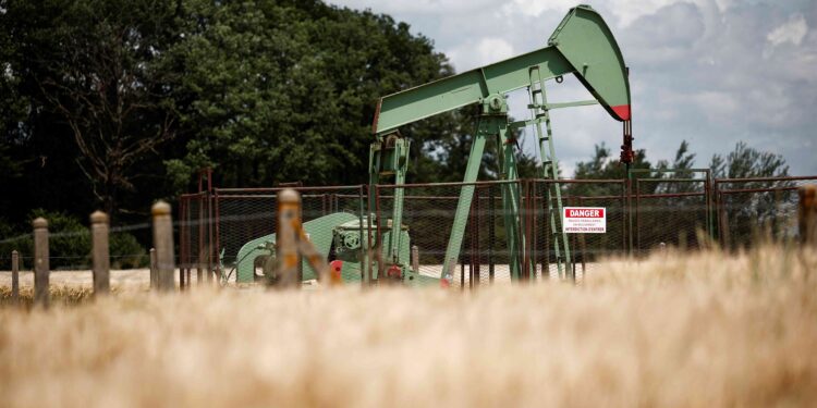 Oil prices edge higher after Russia-Ukraine tensions escalate