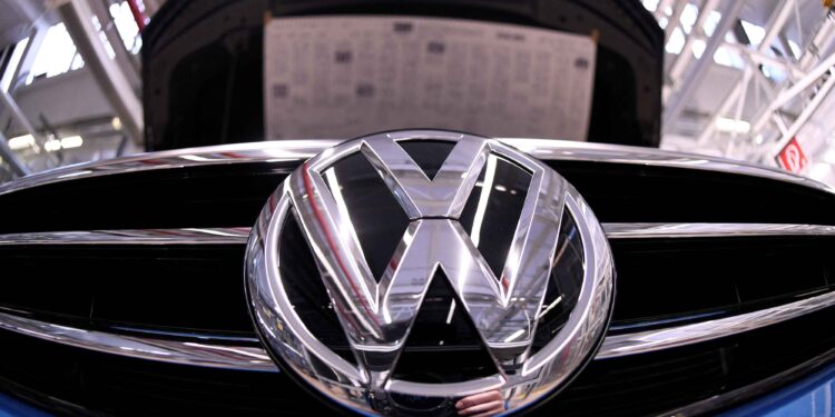 Volkswagen workers to go on warning strikes across Germany