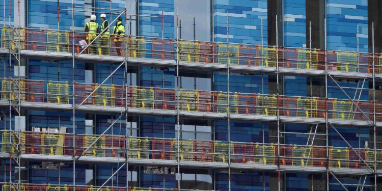 Worker shortages raise doubts over Britain’s plan to build for growth