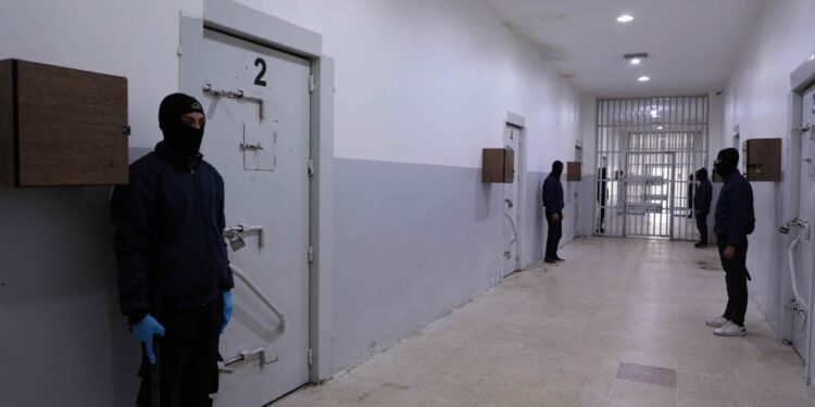 Syrian Kurdish forces oppose handing jihadist jails to Islamist rulers