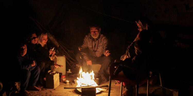 Gazans ready tent camps for families returning to north after ceasefire