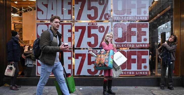 UK consumer confidence falters after Christmas splurge