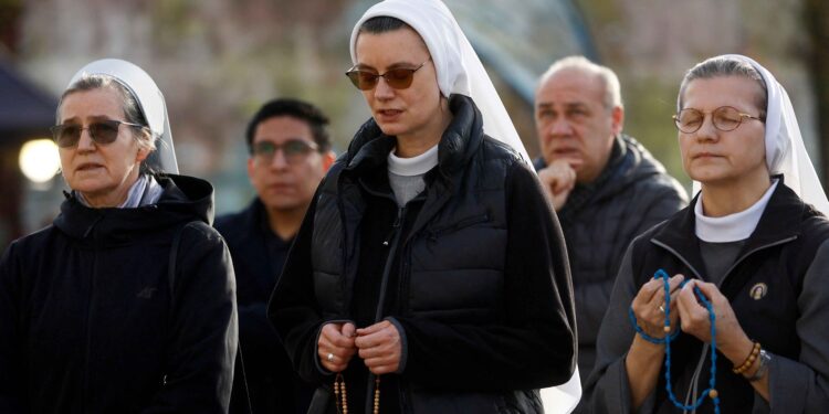 Pope Francis remains critical and has ‘slight’ kidney issue, Vatican says