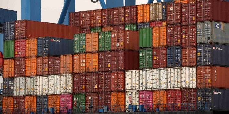 German exports rise, industrial production falls