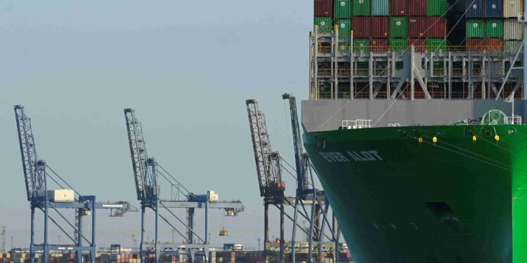 US sees UK in ‘different light’ on trade, British minister says