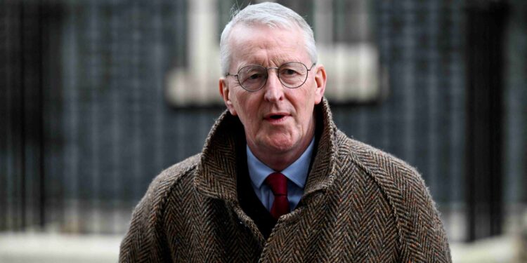 UK, Ireland may hold direct talks with remaining N.Ireland paramilitaries
