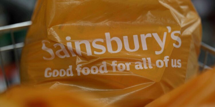UK’s Sainsbury’s expects flat profit as threat of price war looms