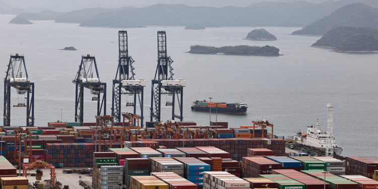 China, US at impasse over who should start trade talks