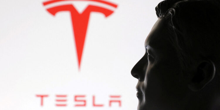 Tesla doubles down on robotaxi timeline; investors enthused – and skeptical