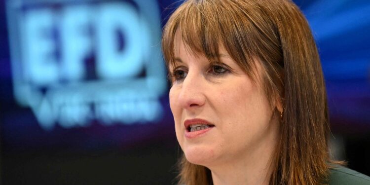 Top British bank chiefs urge finance minister to scrap ring-fencing in letter