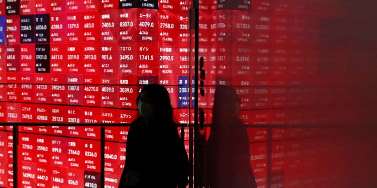 Asia stocks inch up, dollar wary amid US trade confusion