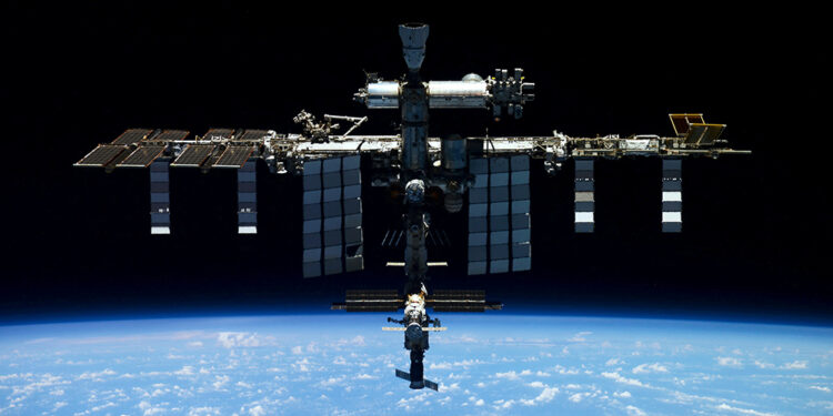 Space station air leaks trigger delay to private astronaut mission