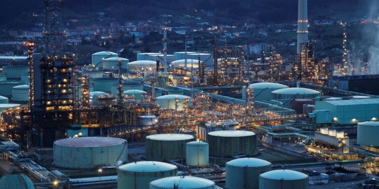 Conflict concerns weigh on indexes, bolster oil and US debt