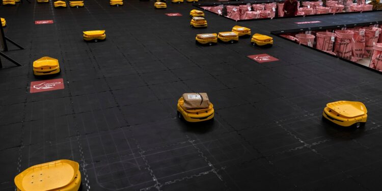 Greek retailers urge EU to bring forward fee on low-value parcels