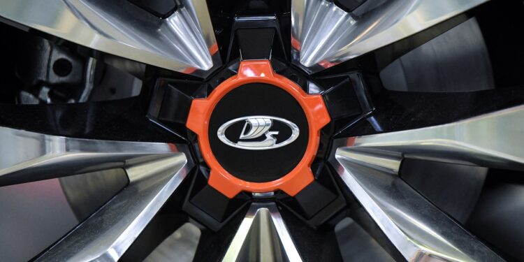 Russia’s top carmaker Avtovaz expects market to shrink by 25% this year