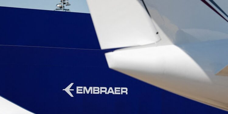 SkyWest, Lithuania deals lift Embraer at Paris Airshow