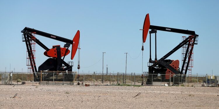 Oil set to rise for third week on escalating Israel-Iran conflict
