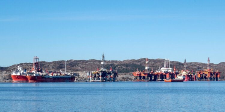 Norway oil drilling workers agree wage deal, averting strike