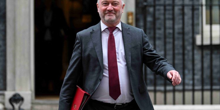 UK pledges 1 billion pounds to build new biosecurity centre