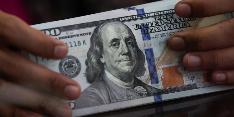 Dollar drops on Middle East optimism, euro highest since 2021