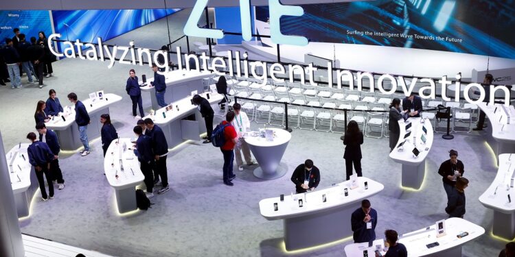 Samsung wins interim licence in UK patent fight with ZTE