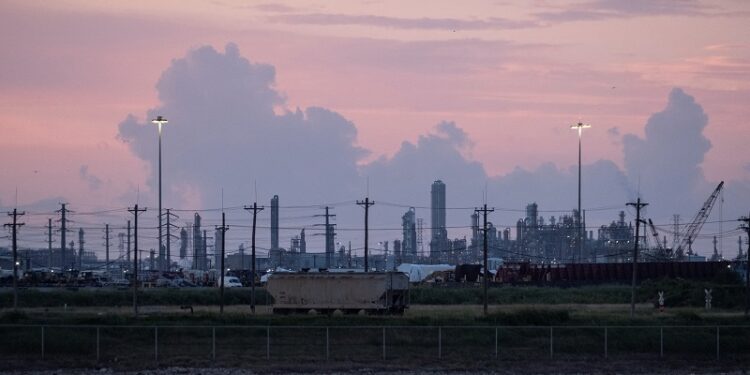 Oil market reflects slim chance of supply disruption, Goldman analysts say