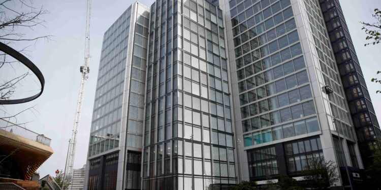 UK watchdog to ease rules on investment advice