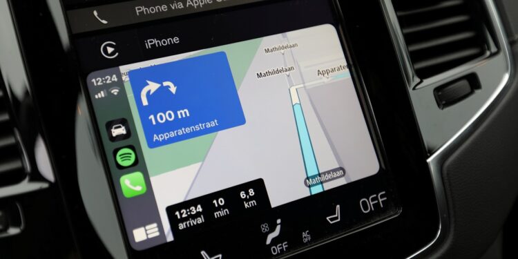 TomTom to cut 300 jobs amid AI shift