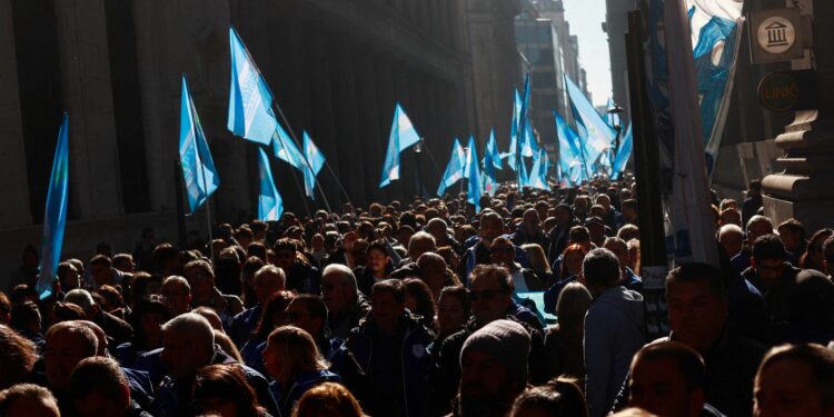 Thousands march in Buenos Aires as ex-president Kirchner starts house arrest
