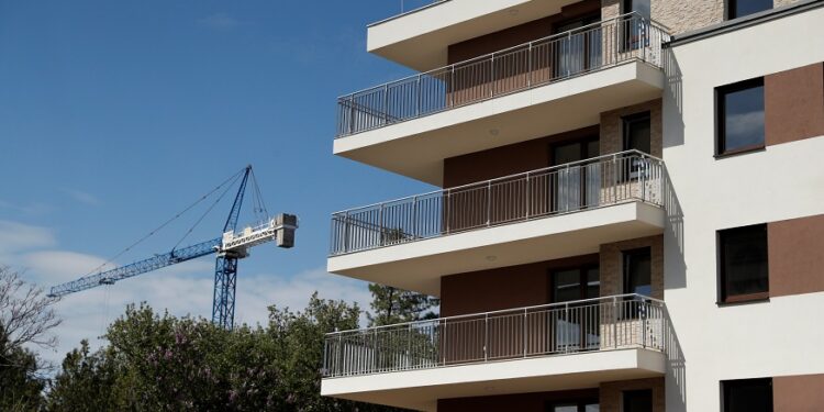 Hungary to support first home buyers with up to $443 million