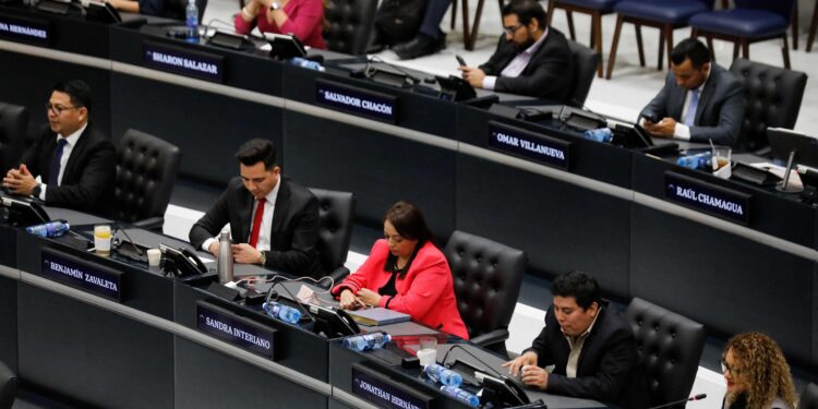 El Salvador’s ruling party backs indefinite re-election in constitutional proposal