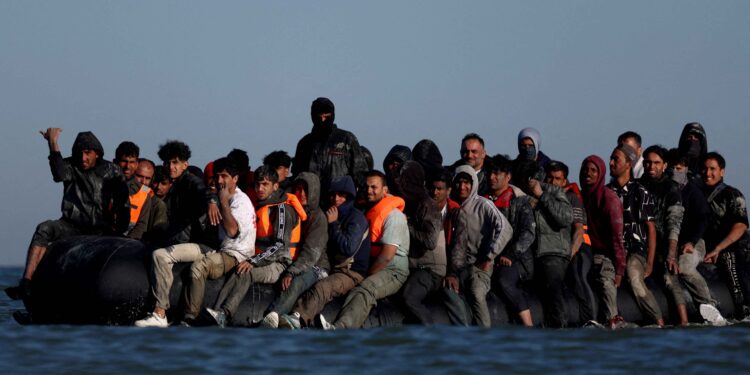 Britain suspends refugees’ family reunion applications to toughen rules