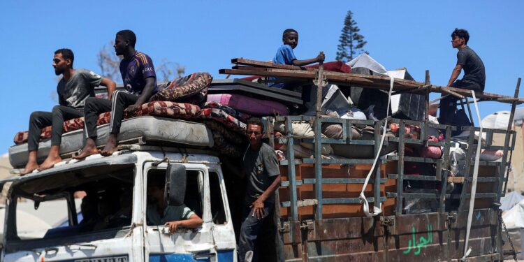 Israel sends tanks deeper into Gaza City, more families flee
